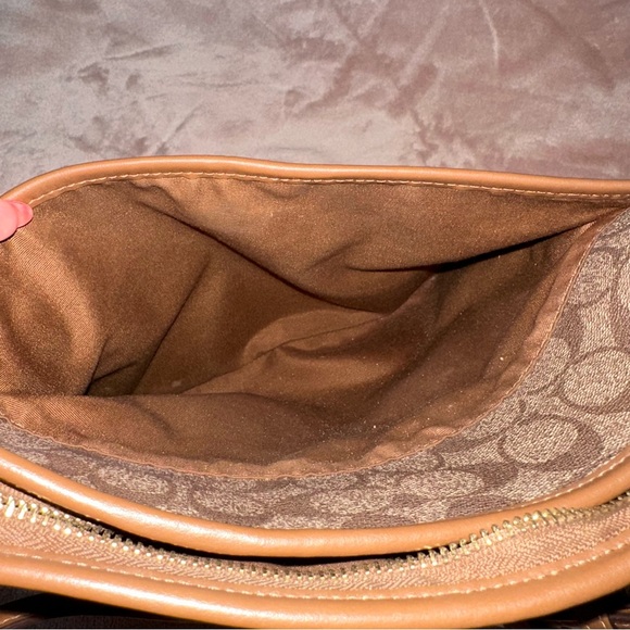 Women’s Coach File Crossbody in Signature Canvas - Picture 8 of 9